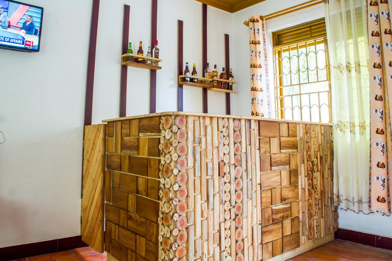 Queen Elizabeth Pvt Lodge Kichwamba Luaran gambar