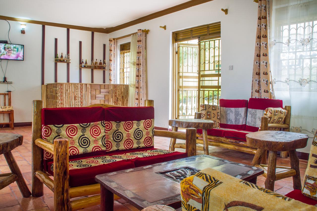 Queen Elizabeth Pvt Lodge Kichwamba Luaran gambar