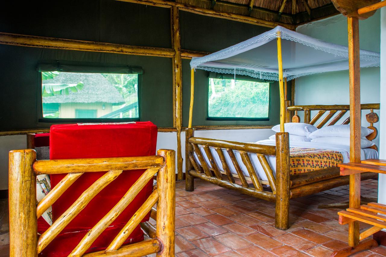 Queen Elizabeth Pvt Lodge Kichwamba Luaran gambar