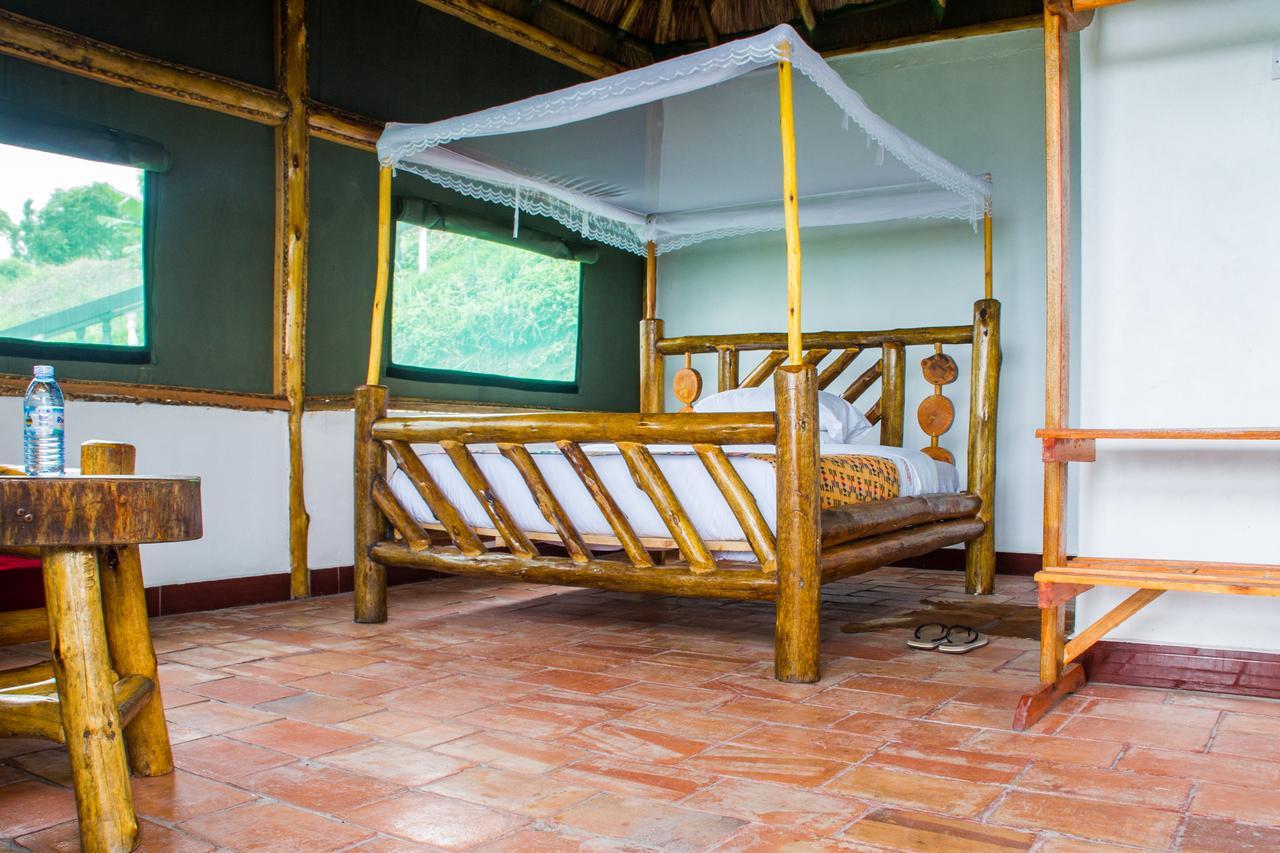 Queen Elizabeth Pvt Lodge Kichwamba Luaran gambar