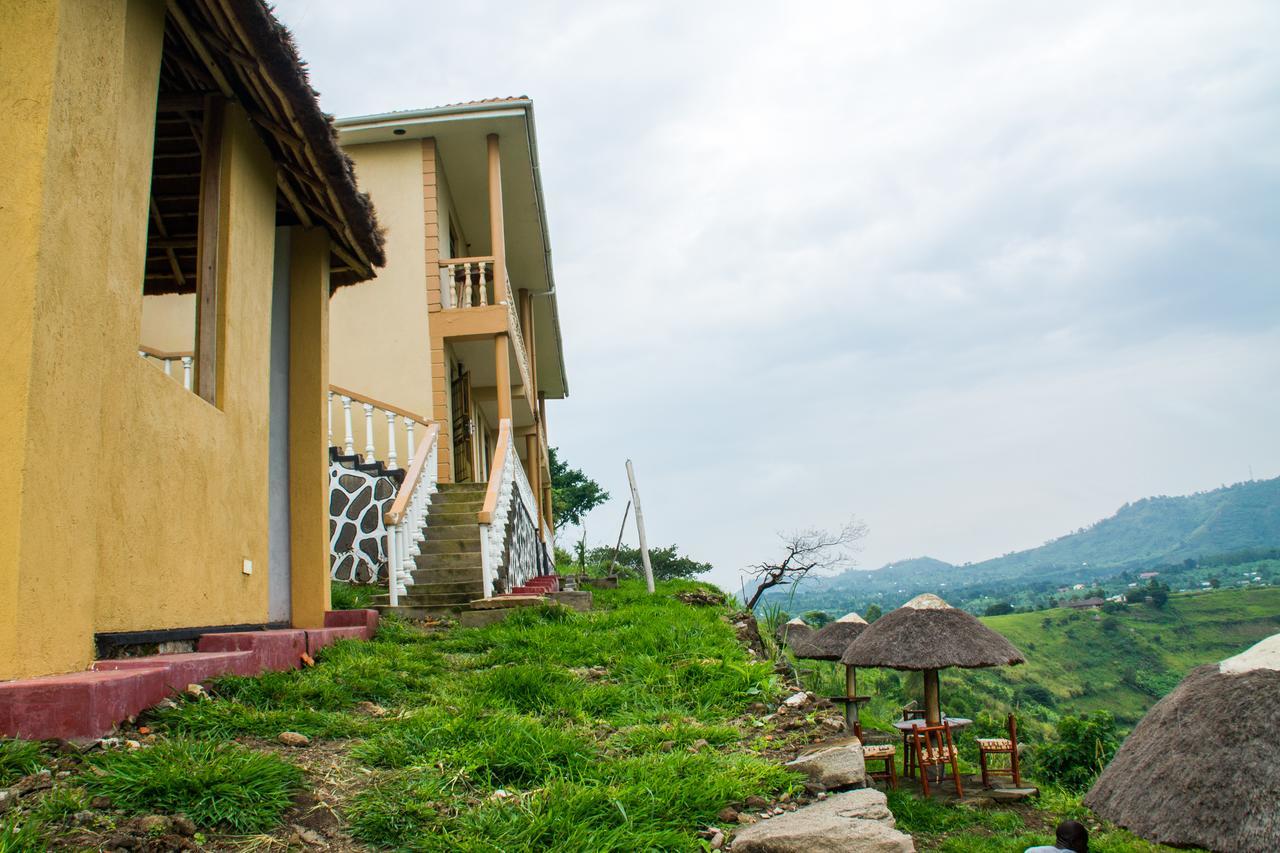 Queen Elizabeth Pvt Lodge Kichwamba Luaran gambar