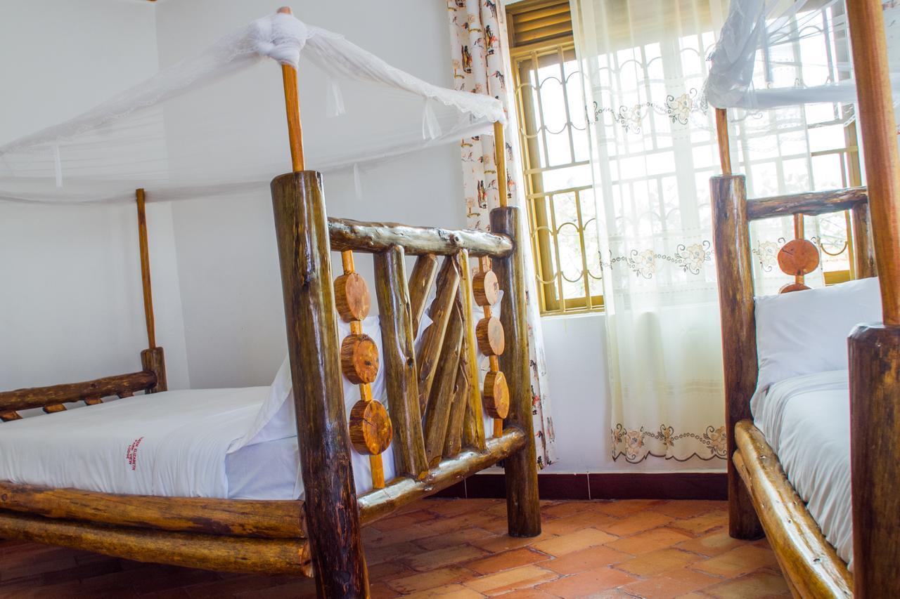 Queen Elizabeth Pvt Lodge Kichwamba Luaran gambar