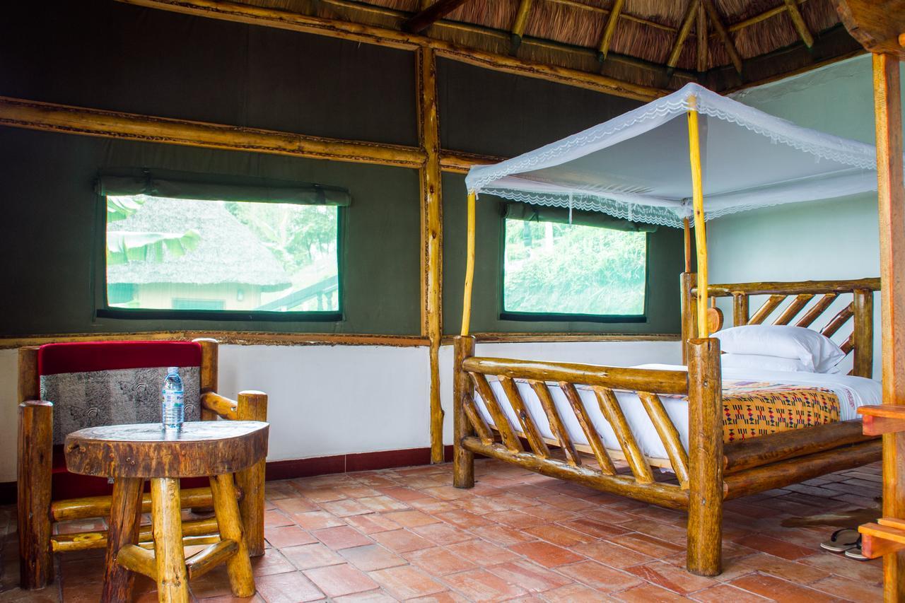 Queen Elizabeth Pvt Lodge Kichwamba Luaran gambar