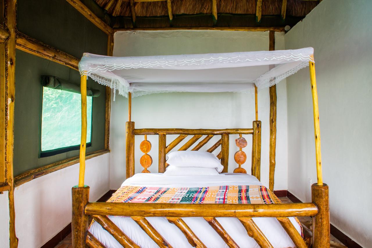 Queen Elizabeth Pvt Lodge Kichwamba Luaran gambar