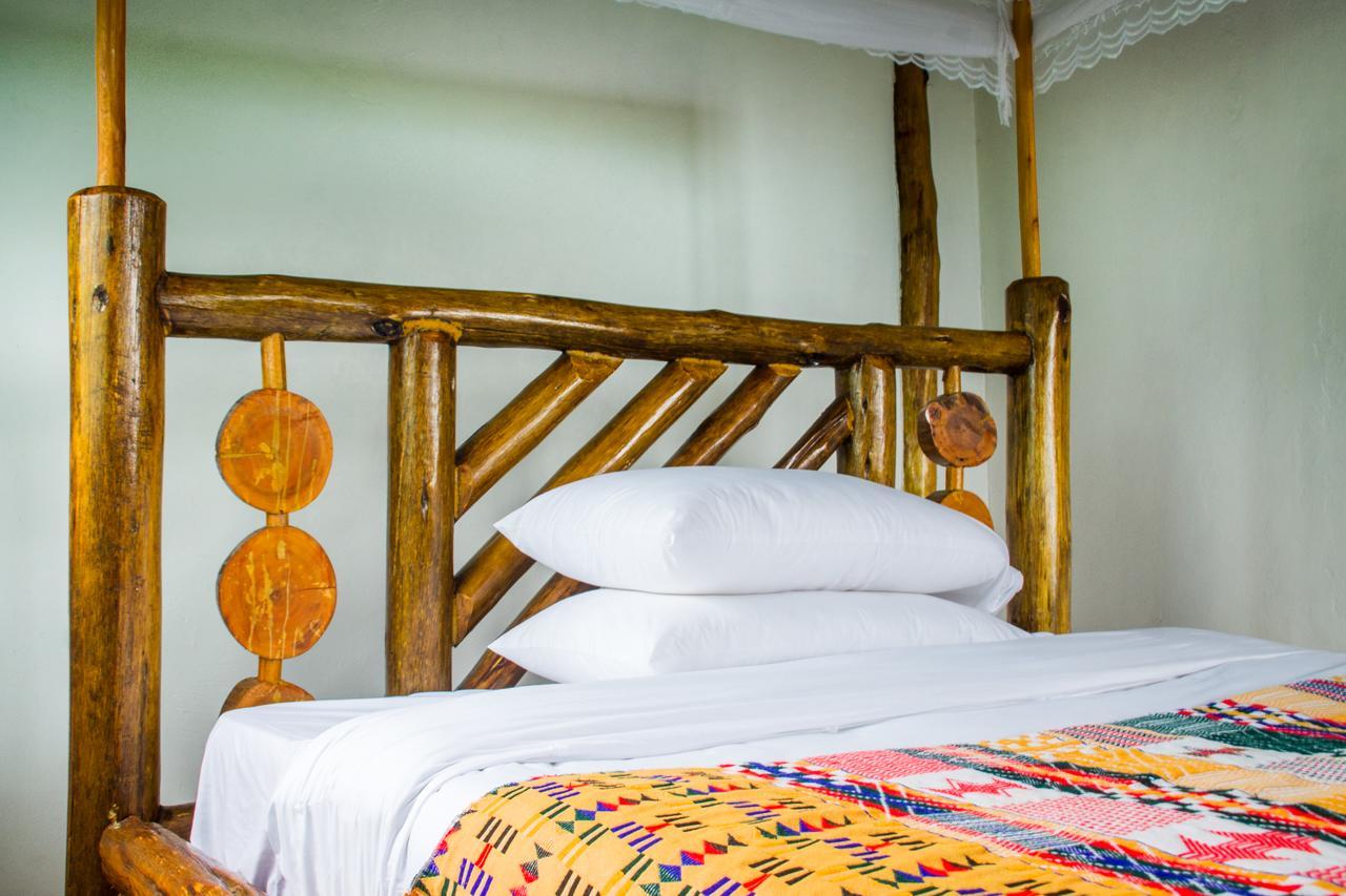 Queen Elizabeth Pvt Lodge Kichwamba Luaran gambar