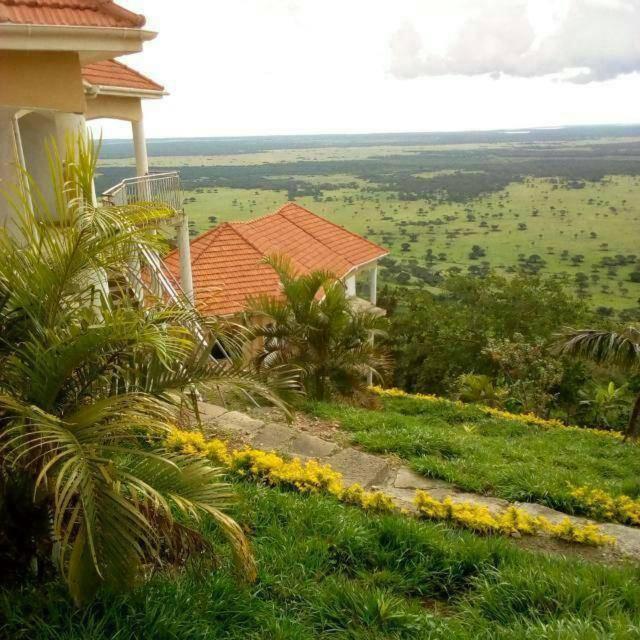 Queen Elizabeth Pvt Lodge Kichwamba Luaran gambar